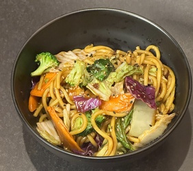 YAKISSOBA DE LEGUMES 