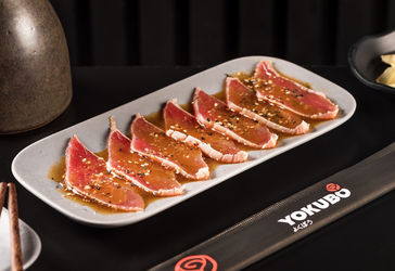 LÂMINAS DE ATUM NO MOLHO PONZU 