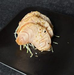 SASHIMI SALMÃO  MAÇARICADO 