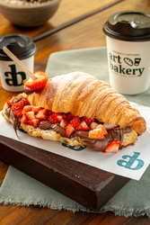 CROISSANT NUTELLA COM MORANGO