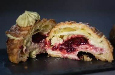 CHOUX CREAM PISTACHE FRAMBOESA