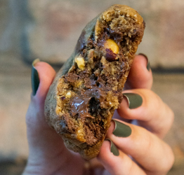 COOKIE DE CHOCOLATE COM AVELÃ