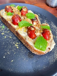 HOMMUS