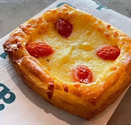 DANISH DE TOMATE CEREJA