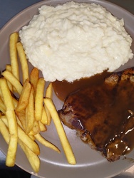 CARNE AO MOLHO MADEIRA
