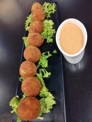 BOLINHOS DE BACALHAU 8 UN