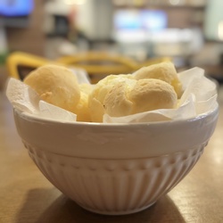 PORÇÃO DE PÃO DE QUEIJO