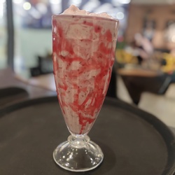 MILKSHAKE DE MORANGO