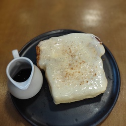 PETRÓPOLIS COM QUEIJO E MEL