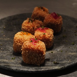 Bolinho de Arroz com Linguiça - 6 und