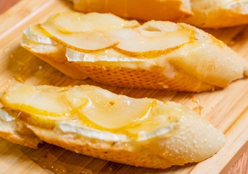 Bruschetta Brie com Pêra