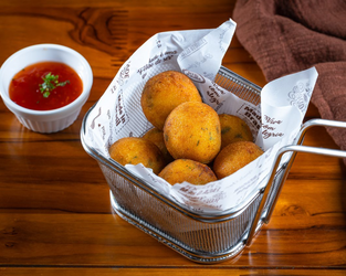 Bolinho de abóbora com carne seca 