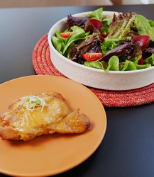 SALADA DA ESTAÇÃO COM SOBRECOXA DE FRANGO