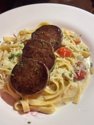 Filé-mignon com Fettuccine ao molho de parmesão