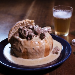 ISCAS DE ALCATRA COM GORGONZOLA