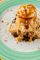 BROWNIE COM DOCE DE LEITE E CARAMELO SALGADO