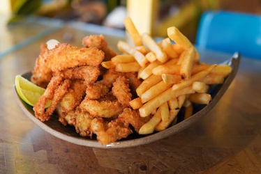ISCA DE PEIXE COM FRITAS