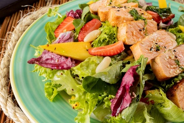 SALADA TROPICAL