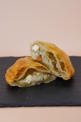 Empanada de gorgonzola com nozes