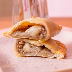 Empanada de Gorgonzola com Nozes
