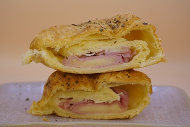 Croissant de presunto e queijo