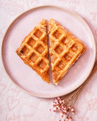 Misto quente com waffle ou pão caseiro