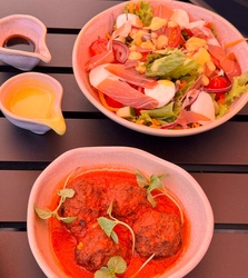 Salada da Casa - Com Almôndegas