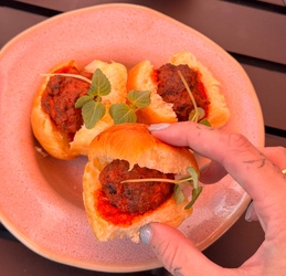 Hamburguinho de almôndega 