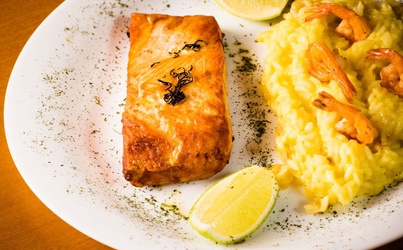 SALMÃO E CAMARÃO YEX