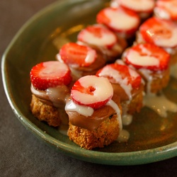 Hot Roll Morango com chocolate (5 peças)