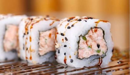 Uramaki salmão grelhado (5 peças)